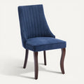 **Technische titel in het Nederlands: Elegante blauwe stoel met gestreepte rugleuning en houten poten**